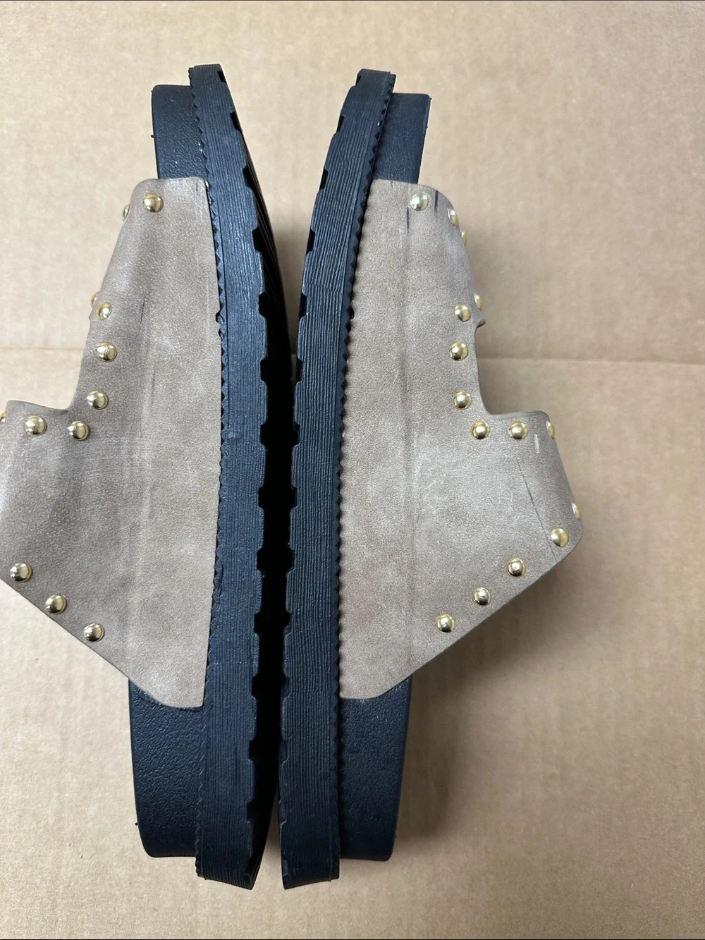 ##850, Wmn size 10, CL by Laundry Beige Double-Buckle Stud Slide Sandals